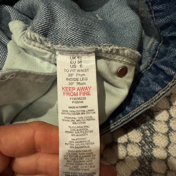 BNWOT Top shop distressed high waisted mom jeans size 6. (From Nordstrom) - Picture 4 of 4